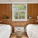Authentic Idyll Near And Forest Feriehus