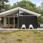 Authentic Idyll Near And Forest Feriehus *